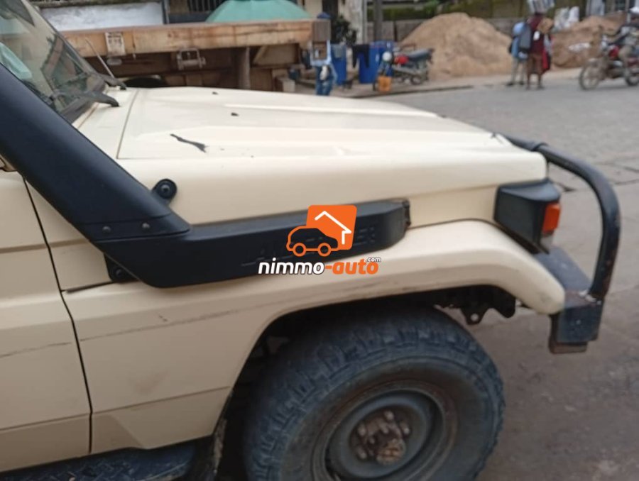 Véhicule a louer de marque Toyota Landcruiser