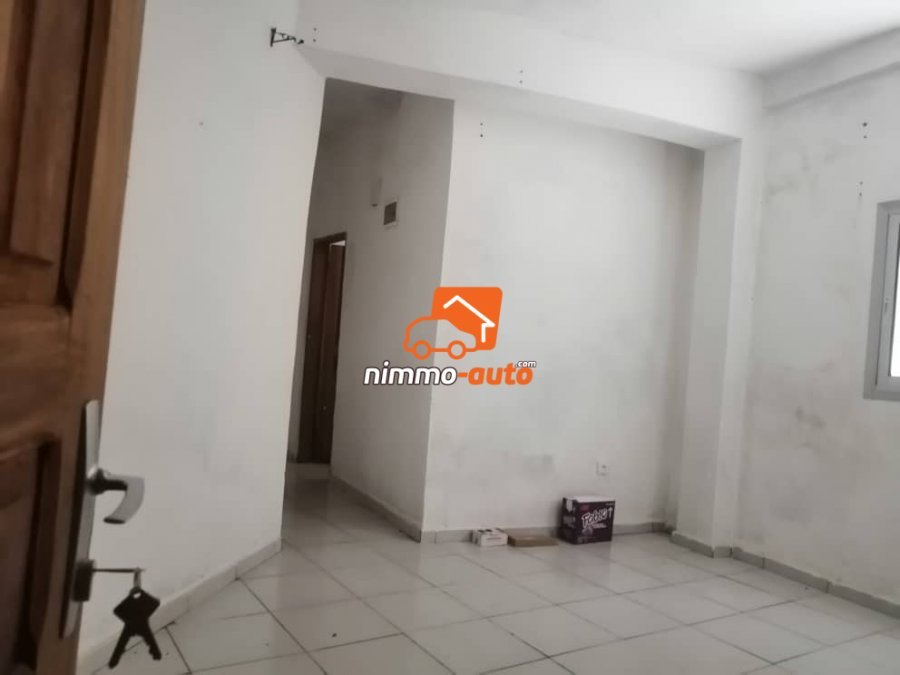 Appartement Moderne à louer à Biyem-Assi Supérette