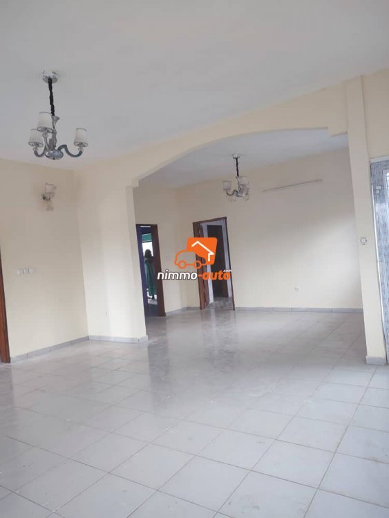 Appartement à louer à Odza