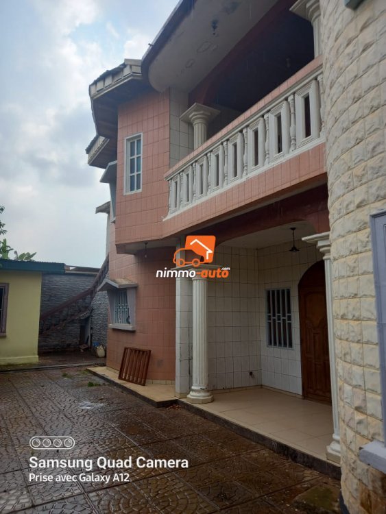 Duplex à louer à Odza