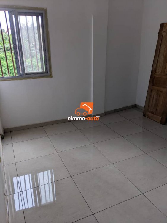 magnifique studio à louer à bastos