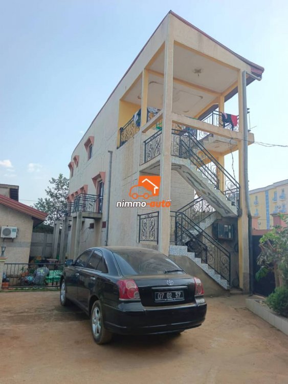 immeuble +villa à vendre à Tsinga village
