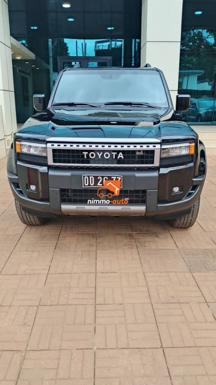 Toyota prado 2024 à louer à Yaoundé avec chauffeur