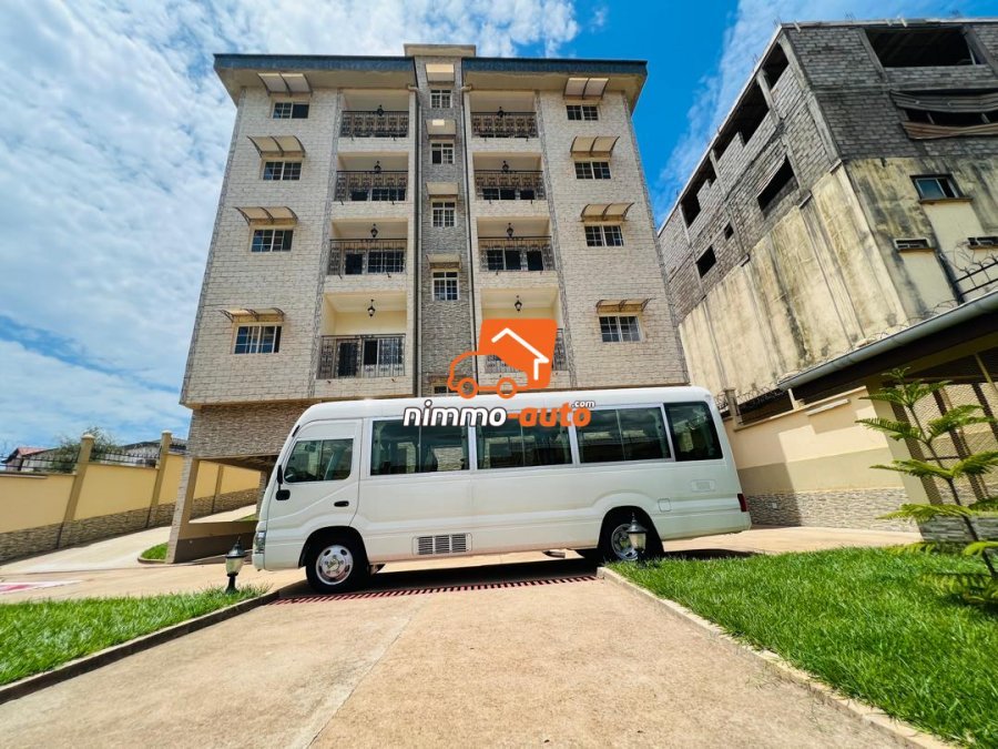 Bus climatisé nouveau modèle 35 places à louer  dans la ville de Yaoundé et en dehors