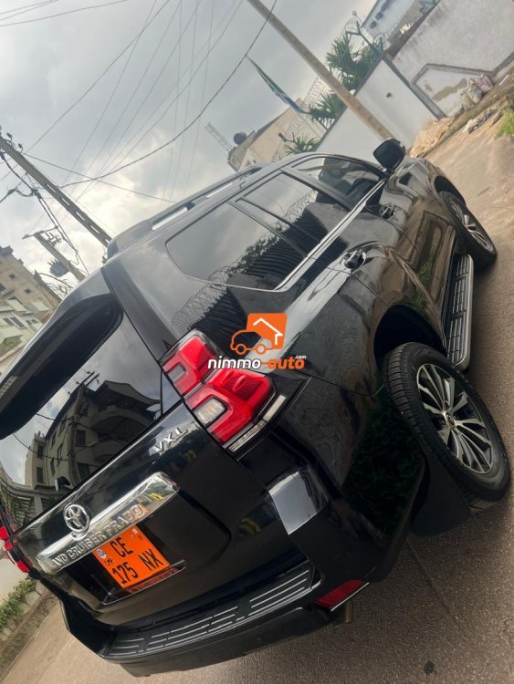 SUV de grand standing de marque Toyota Prado à louer dans la ville de Yaoundé et en dehors