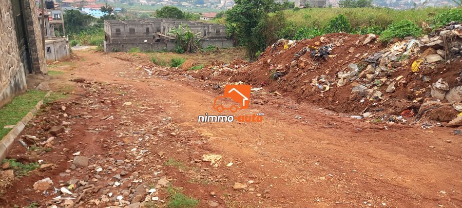 Terrain titré à vendre au quartier Messamedongo
