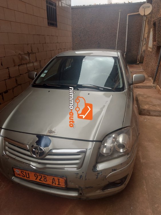 Toyota avensis leafback année 2003