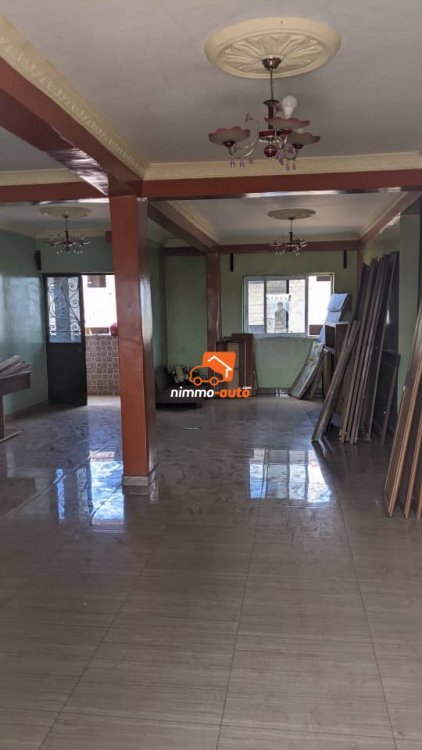 vaste appartement  de 3 chambres à louer à ngousso