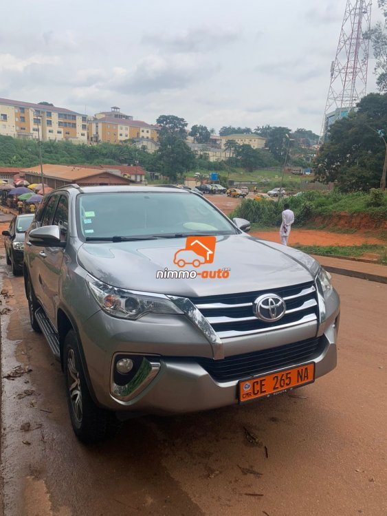Magnifique Toyota Fortuner en excellent état à louer dans la ville de Yaoundé et hors