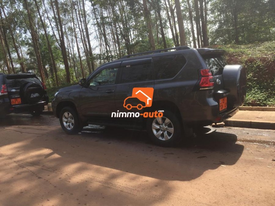 Toyota Prado 2021 à louer avec chauffeur