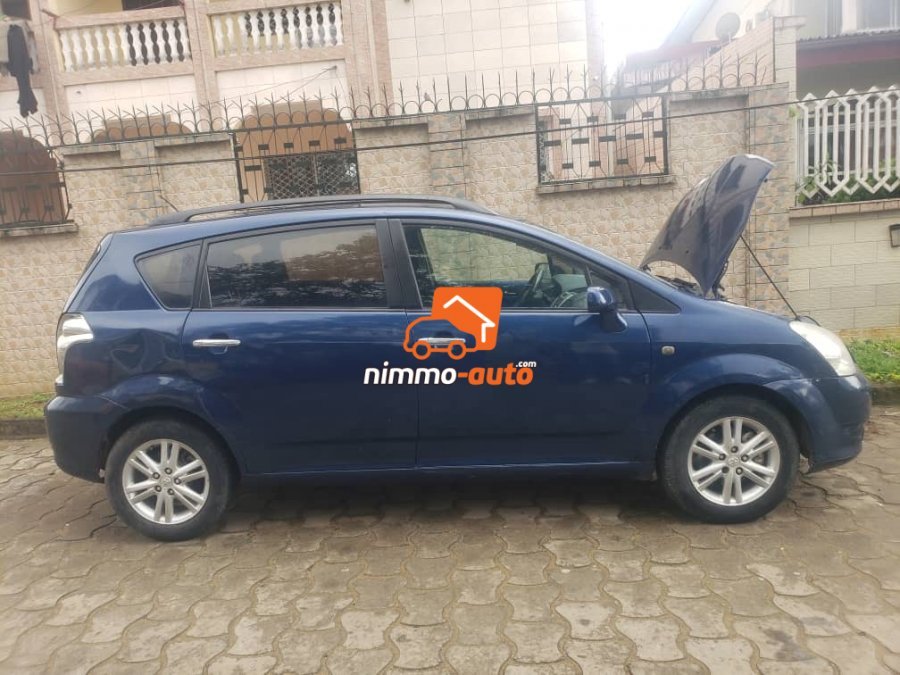 TOYOTA COROLLA VERSO