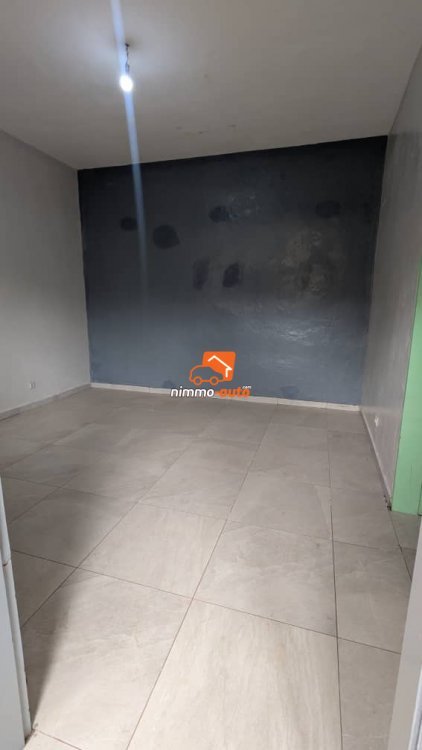 vaste appartement à louer biyemassi