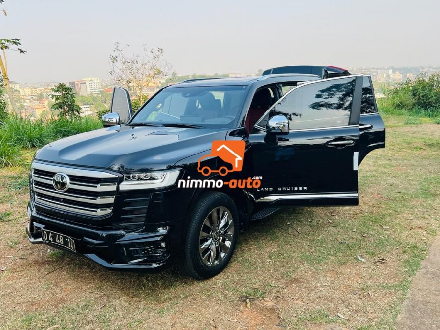 Toyota Landcruiser nouvelle génération à louer pour vos séjours en ville et hors ville avec chauffeur