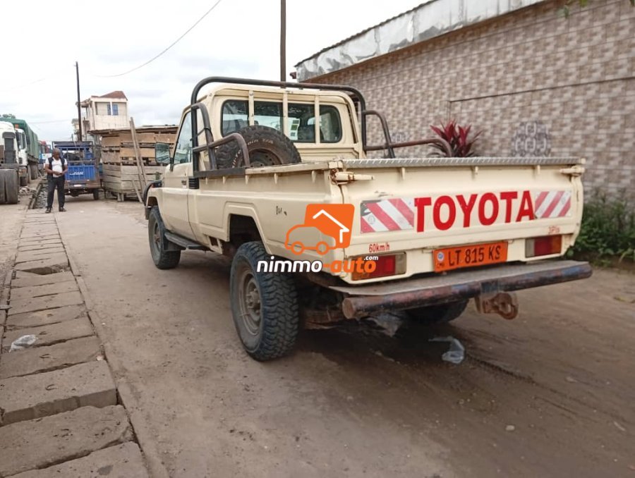 Véhicule a louer de marque Toyota Landcruiser