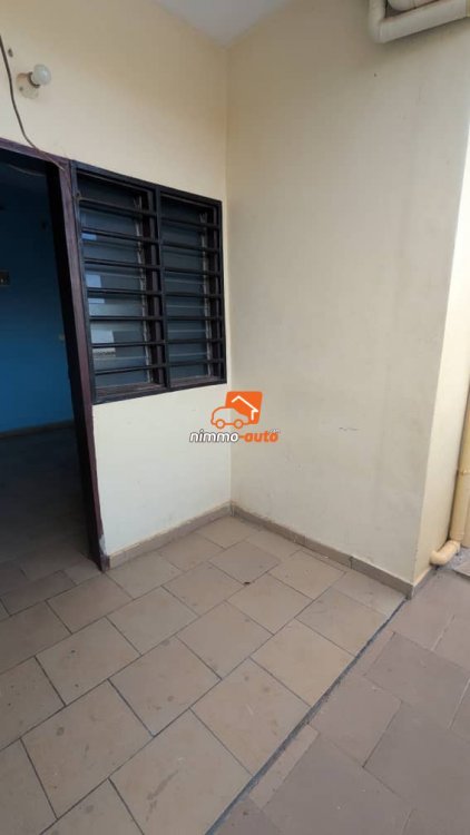 vaste studio à louer à obobogo