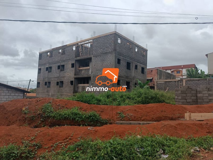 immeuble inachevé à vendre à biyemassi
