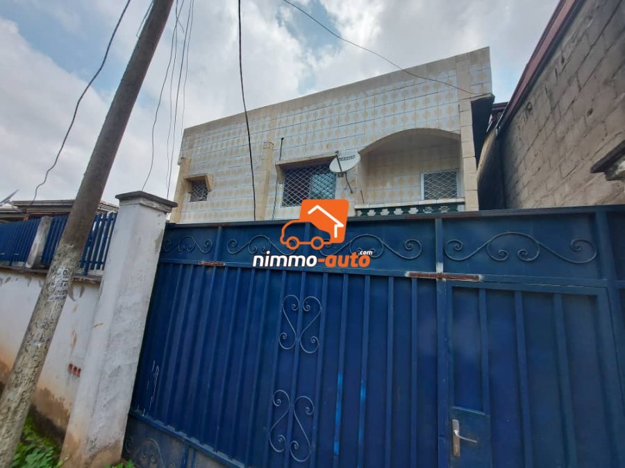 Opportunité d'Immeuble sur 300m² à vendre à Biyem-Assi
