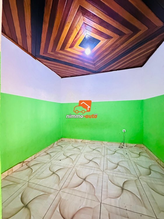 Studio bon  standing à louer à biyemassi