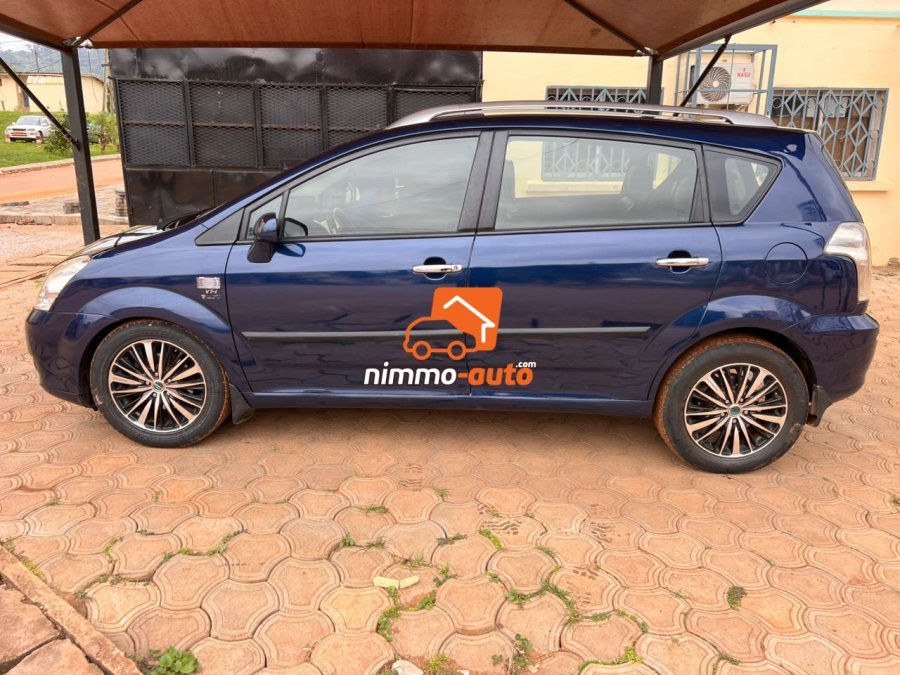 toyota corrola verso