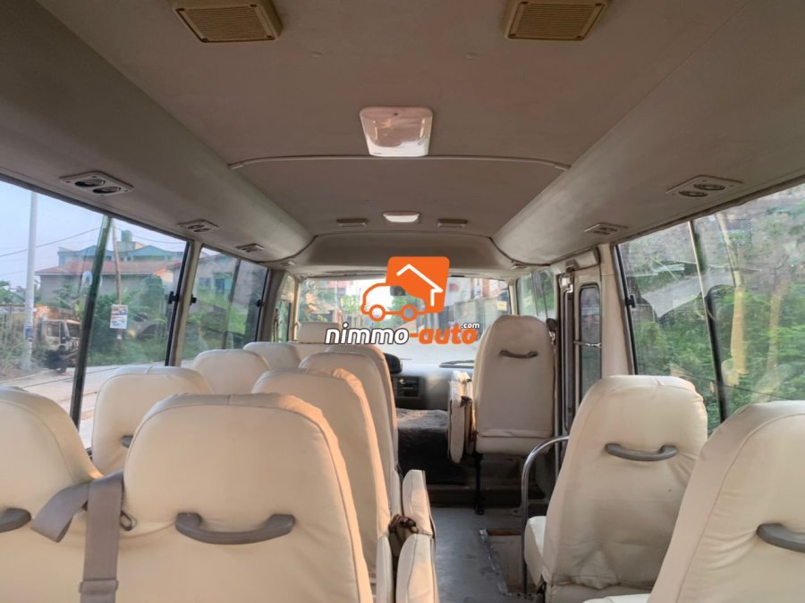 Coaster de 30 places à louer dans la ville de Douala