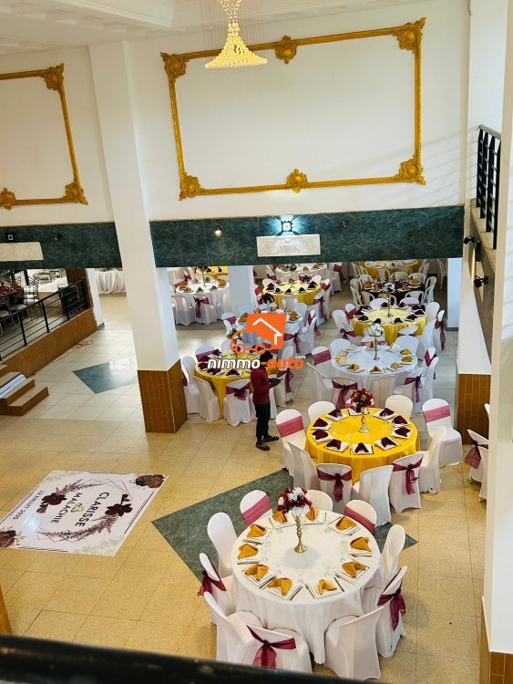 Excellente salle de fête vide avec 500 places et une suite offerte avec parking sécurisé