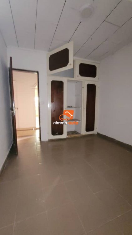 Appartement moderne staffé situé à biyem assi