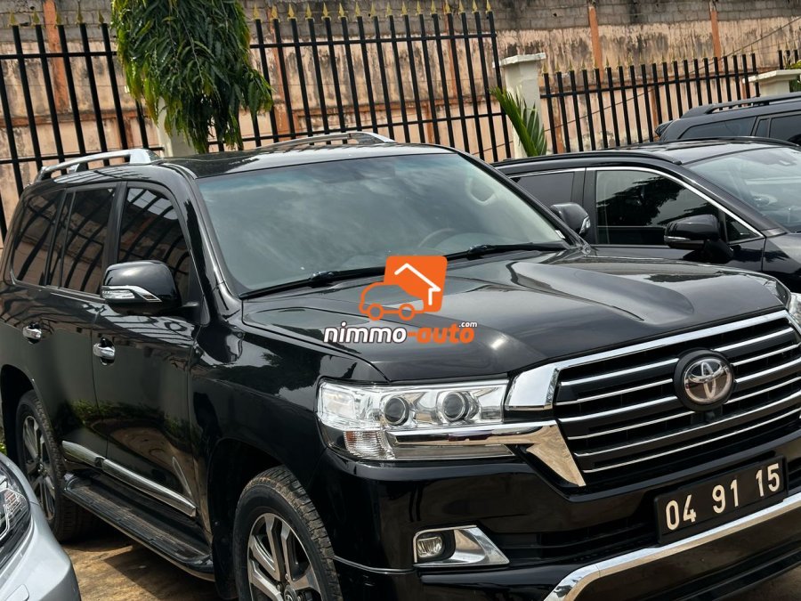 V8 LAND CRUISER
