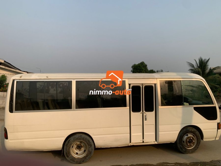 Coaster de 30 places à louer dans la ville de Douala