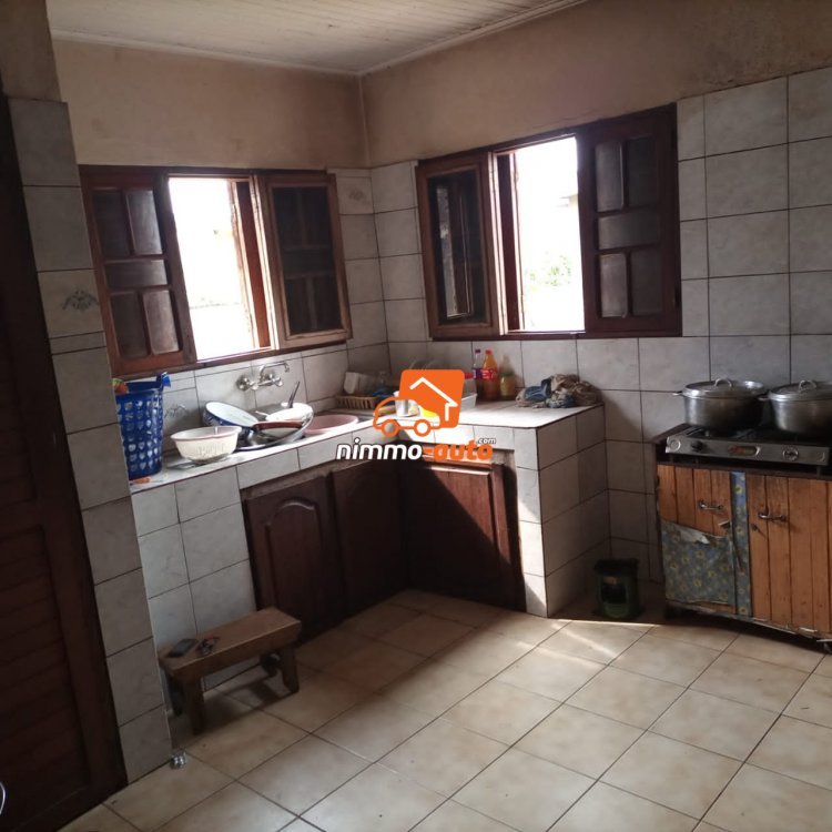 Duplex a vendre a Biyem assi