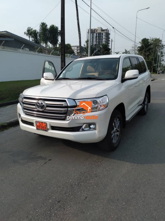 Land Cruiser V8 à louer à Douala