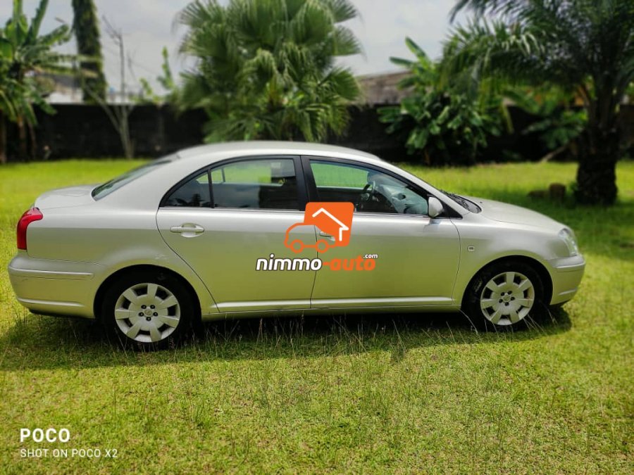 Avensis à louer à Douala