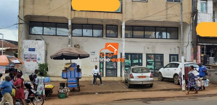 Local pour Banque de 256m² à louer en Route