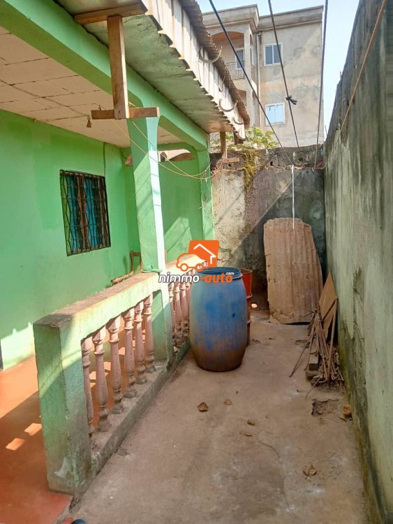 Maison a vendre a Yaoundé ngousso près du goudron