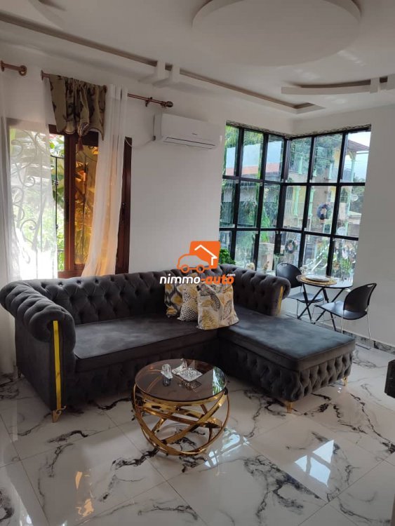 Magnifique studio meublé avec piscine à louer à nkolbisson