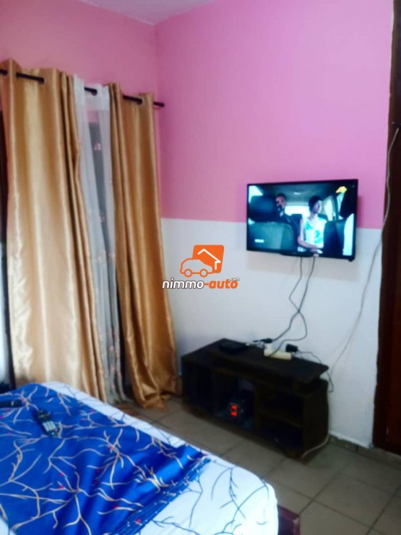 Chambre meublée climatisée à louer à Douala makepe