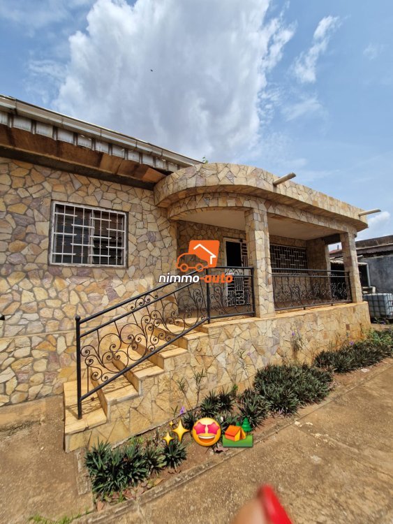 VILLA MODERNE À VENDRE – OYOMABANG (YAOUNDÉ)