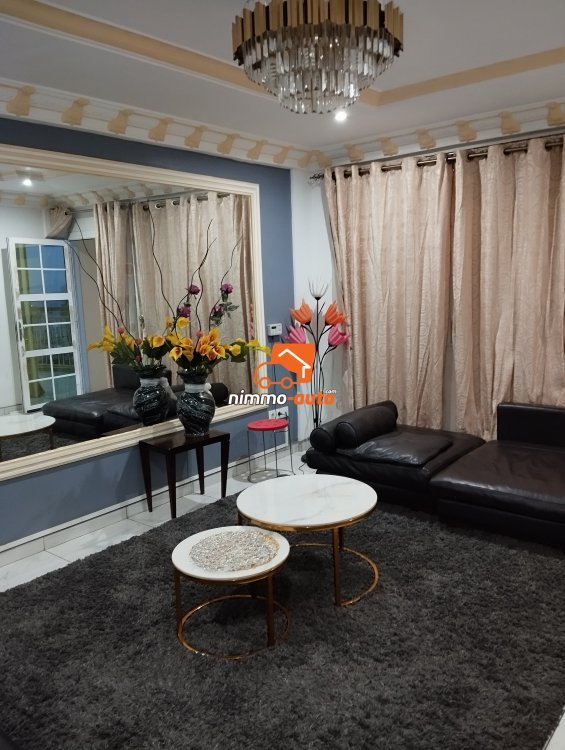 Appartement meublé très haut standing à louer à Mendong