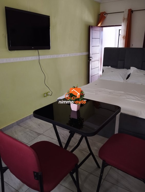 Splendide chambre meublée à louer à très bon prix à Odza auberge bleue