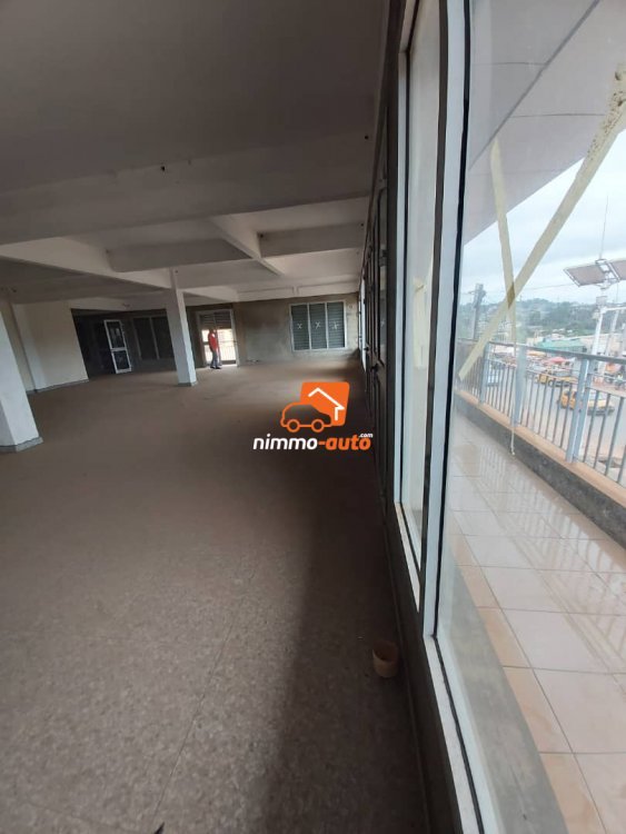 Espace Commerciale ou Bureau de 153m² à Odza