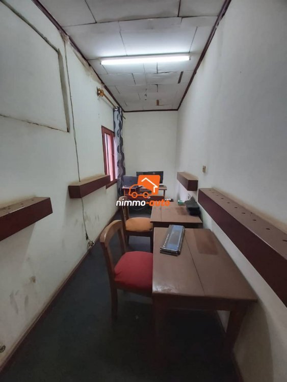Petit Bureau Aménagé Moins Cher à louer à Biyem-Assi