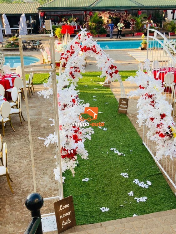 Grande esplanade piscine pour vos cérémonies et évènements en plein air