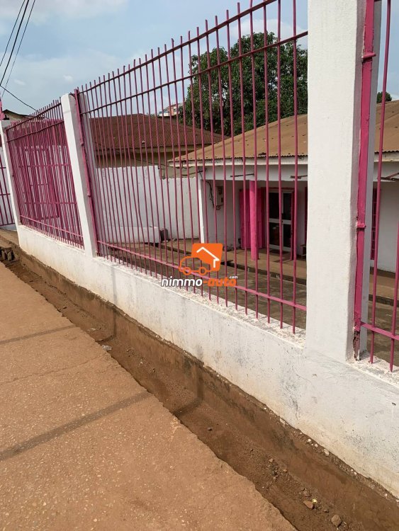 Terrain Commercial Unique en bordure de route Bata Nlongkak Yaoundé
