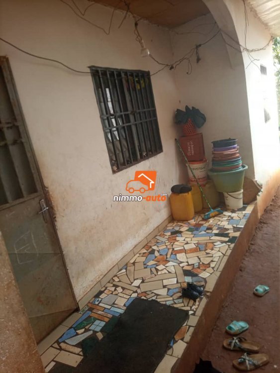 Villa moins cher à vendre au quartier Nkolfoulou