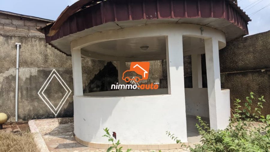 villa titrée à vendre Nkolondom (environs Messassi)