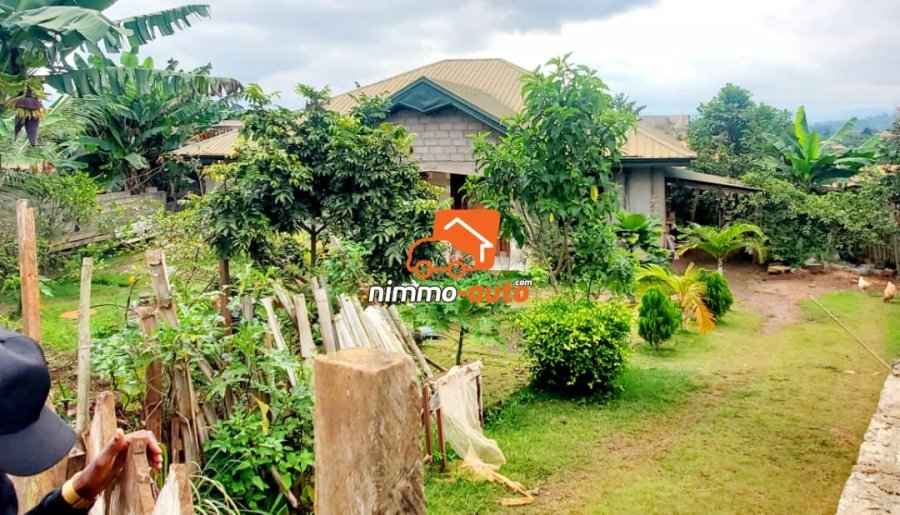 Villa à vendre au quartier Nkolfoulou
