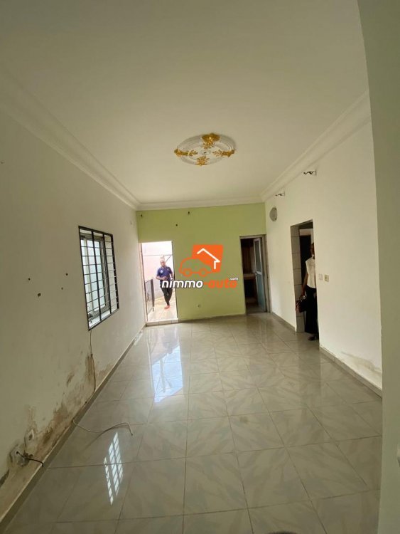 Studio bon  standing à louer Odza