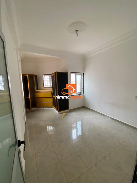 Studio bon  standing à louer Odza