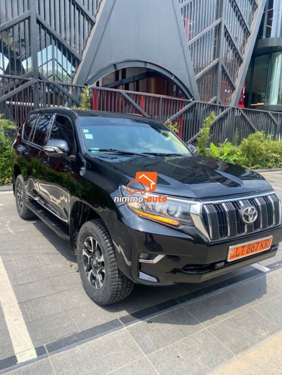 Toyota prado dans un état excellent état à louer dans la ville de Douala
