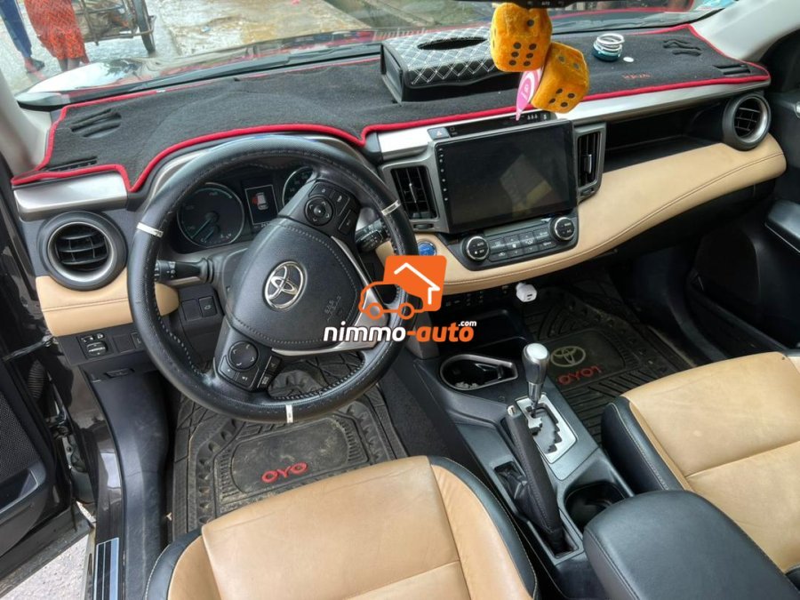 Toyota Rav 4 2018 à louer avec chauffeur dans la ville de Douala