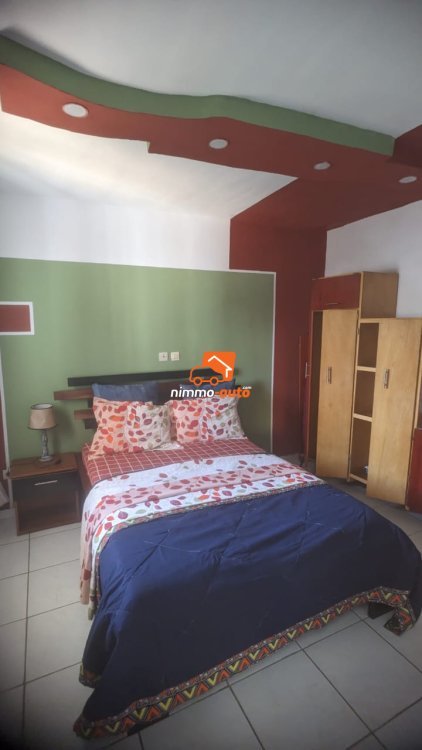 Vaste studio meublé à louer à Akwa